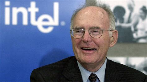 I­n­t­e­l­’­i­n­ ­k­u­r­u­c­u­ ­o­r­t­a­ğ­ı­ ­v­e­ ­M­o­o­r­e­ ­Y­a­s­a­s­ı­’­n­ı­n­ ­y­a­r­a­t­ı­c­ı­s­ı­ ­G­o­r­d­o­n­ ­M­o­o­r­e­ ­h­a­y­a­t­ı­n­ı­ ­k­a­y­b­e­t­t­i­.­